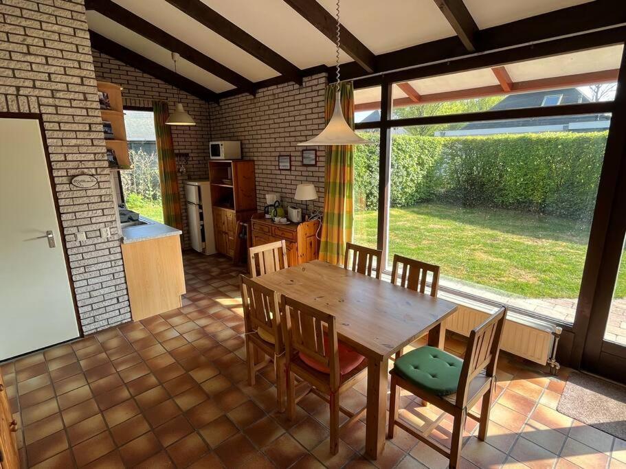 Knusse Bungalow Op Groen Park! Ouddorp Exteriör bild