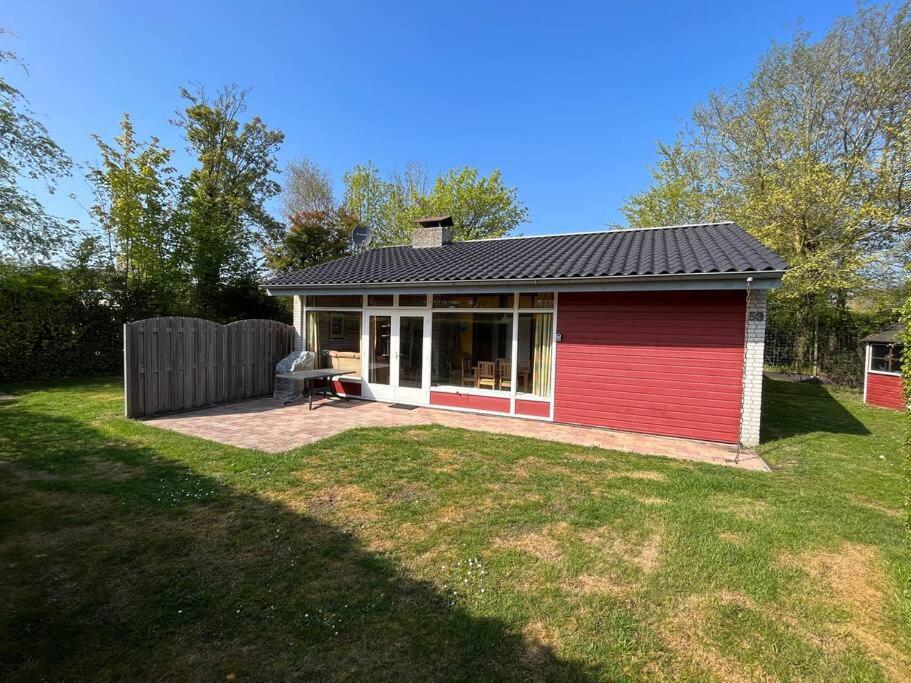 Knusse Bungalow Op Groen Park! Ouddorp Exteriör bild