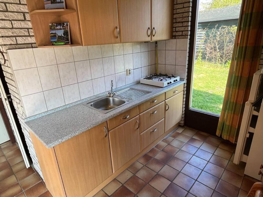 Knusse Bungalow Op Groen Park! Ouddorp Exteriör bild
