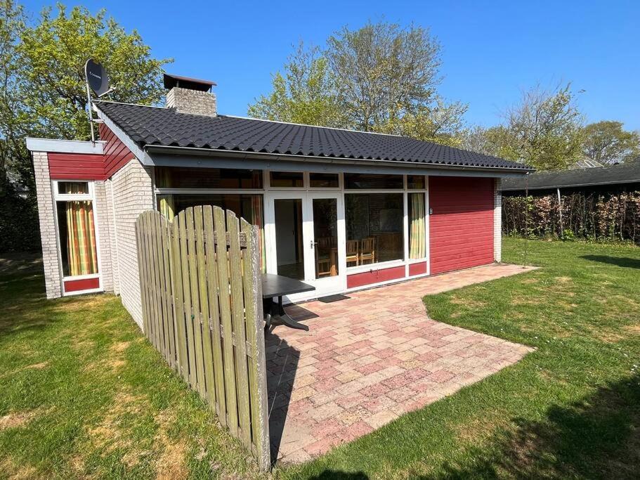 Knusse Bungalow Op Groen Park! Ouddorp Exteriör bild