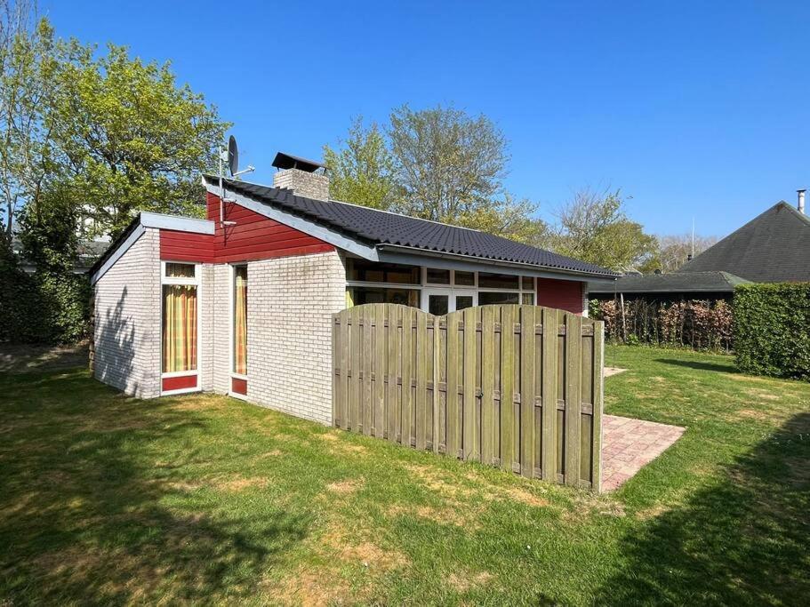 Knusse Bungalow Op Groen Park! Ouddorp Exteriör bild
